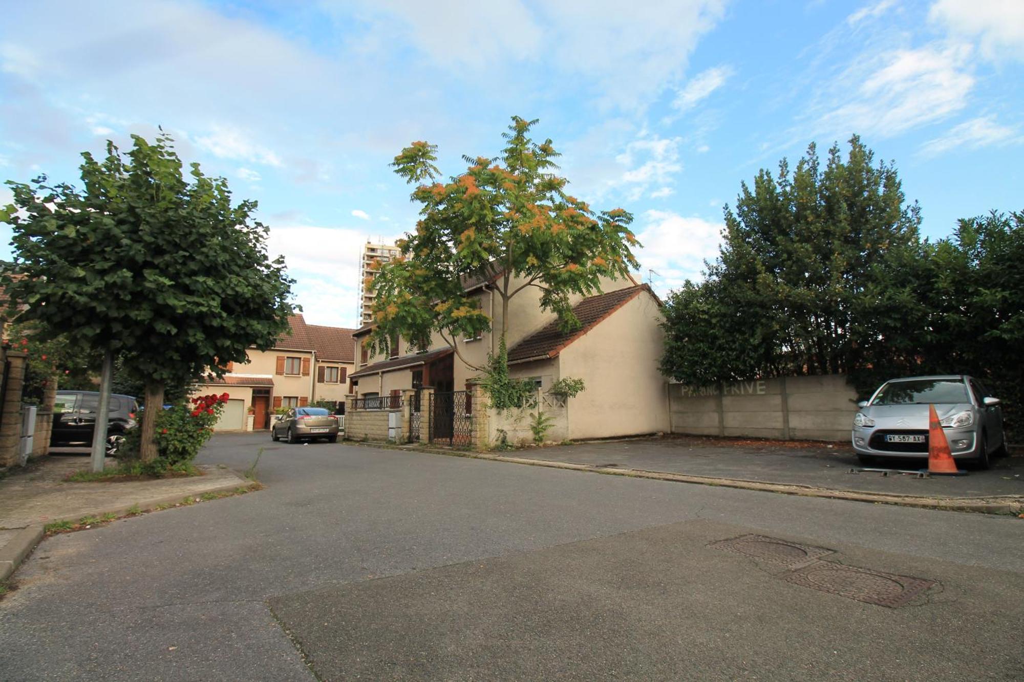 Villa Paris Nord: Tranquil Retreat with Private Parking and Garden Epinay-sur-Seine Exterior photo