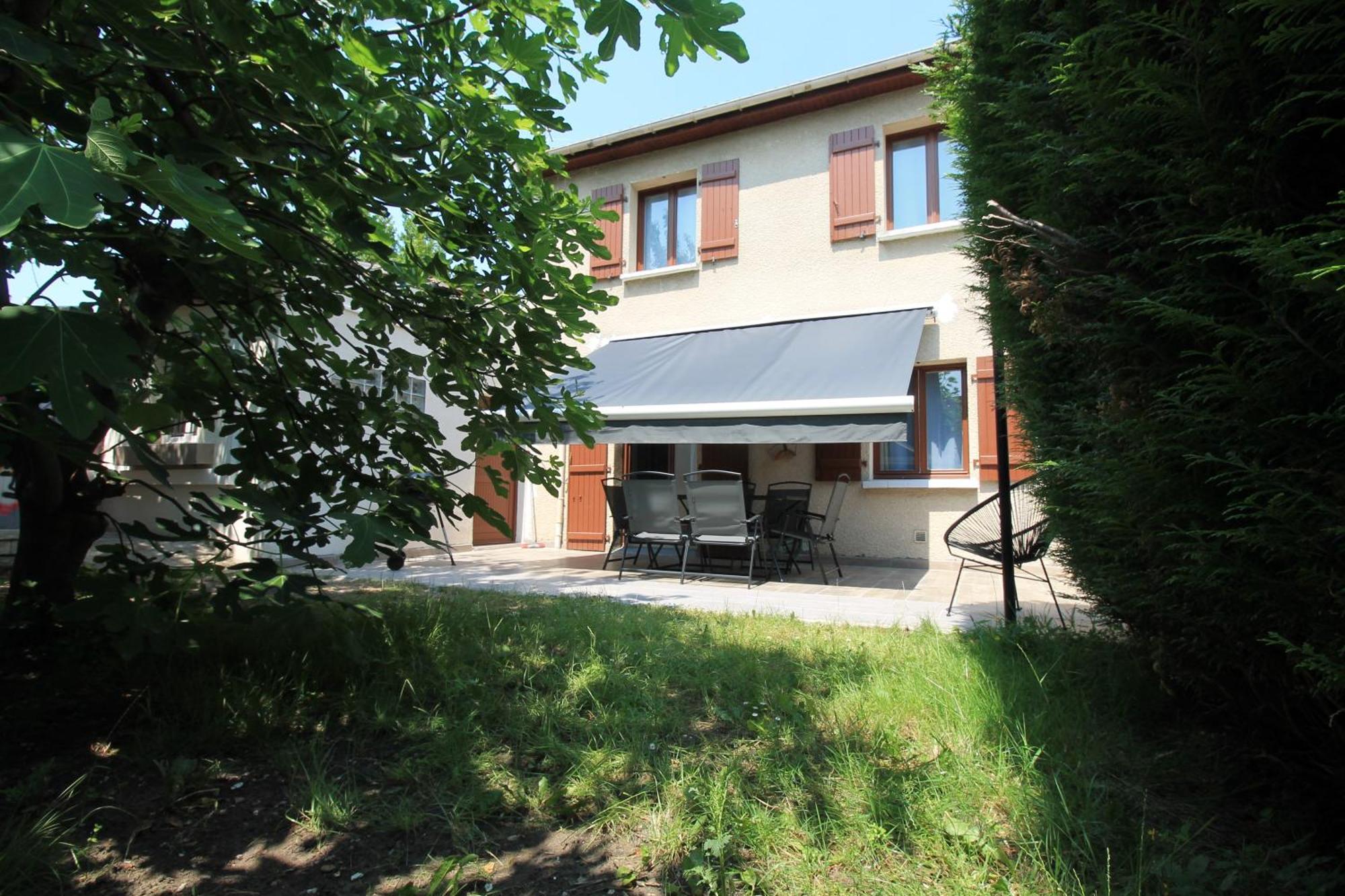 Villa Paris Nord: Tranquil Retreat with Private Parking and Garden Epinay-sur-Seine Exterior photo