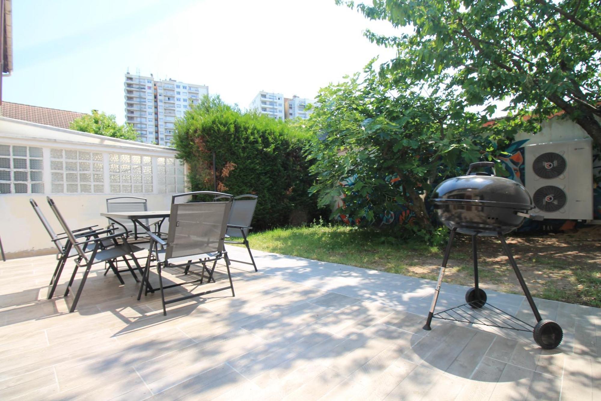 Villa Paris Nord: Tranquil Retreat with Private Parking and Garden Epinay-sur-Seine Exterior photo